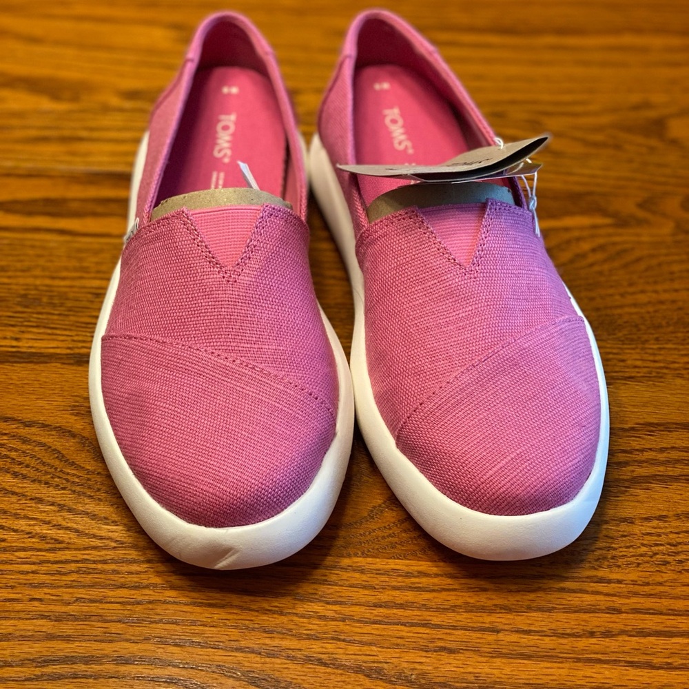 NWT Tom’s pink